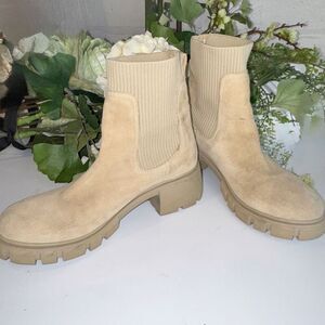 Steve Madden Hayle Platform Chelsea Boot 10 Sand Suede Chunky Lug Sole